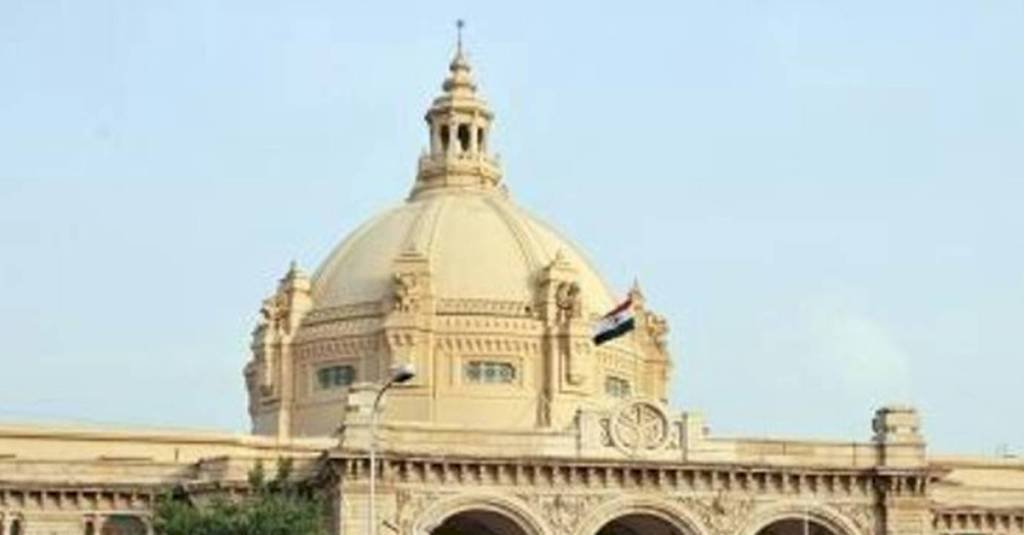 माध्यमिक विद्यालयों में सक्षम अभिभावक बच्चों की फीस जमा करें