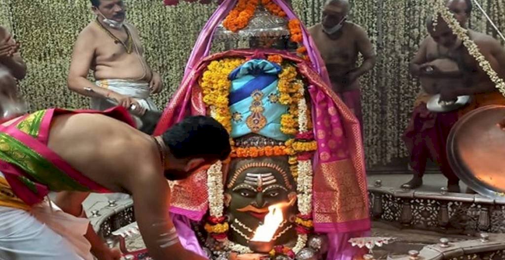 श्रावण सोमवार पर जयकारों से गूंजा महाकाल का दरबार, पशुपतिनाथ की हुई विशेष पूजा-अर्चना