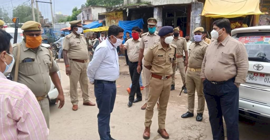 डीएम,एसपी ने क्वारंटीन सेंटर शिवरामपुर का किया औचक निरीक्षण