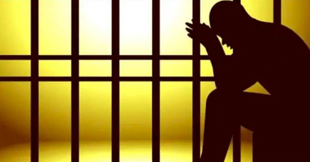 मुठभेड़ में पुलिस ने 25-25 हजार के दो ईनामी बदमाशों को दबोचा