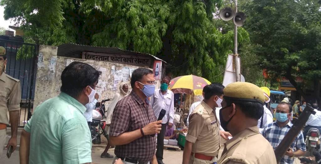 ऊदल चौक, नैकानापुरा एवं माथुरनपुरा को मिलाकर बनाये गए क्लस्टर/ कण्टेन्मेंट जोन का डीएम और एसपी ने किया निरीक्षण