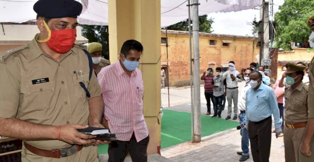 अपर पुलिस महानिदेशक नोडल ऑफ़िसर पहुंचे मऊरानीपुर कोतवाली 11 बिंदुओं पर की समीक्षा