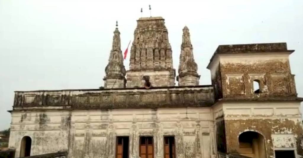 सैकड़ों साल का इतिहास संजोये है बांके बिहारी मंदिर, पर्यटन के दायरे में नहीं हुआ है शामिल
