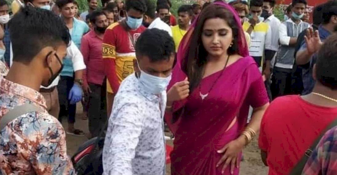 बांदा में भोजपुरी फिल्म लिट्टी चोखा की शूटिंग देखने को उमडी भीड़