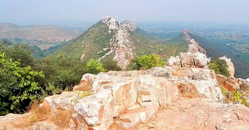 खत्री पहाड़ : नंदबाबा की बेटी ने इस पर्वत को दिया था कोढी होने का श्राप