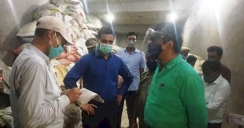 बाँदा : छापामार कार्रवाई में 5000 बोरी नकली खाद बरामद, तीन हिरासत में