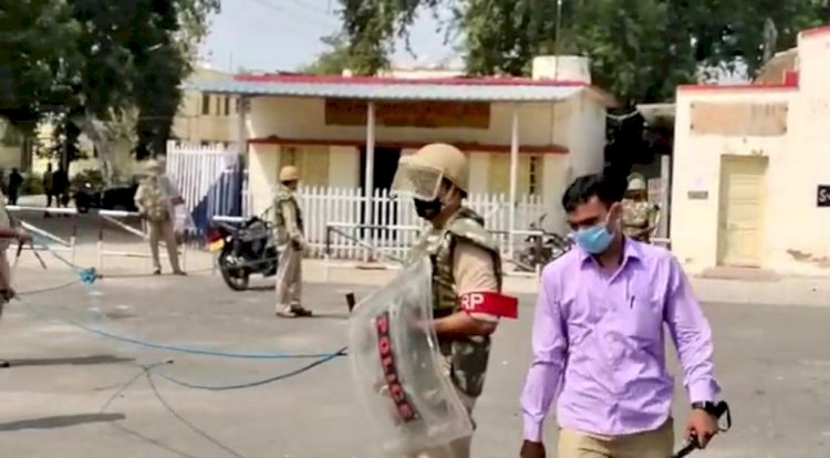बांदा रेलवे स्टेशन में बम मिलने की सूचना से प्रशासन में मचा हड़कंप