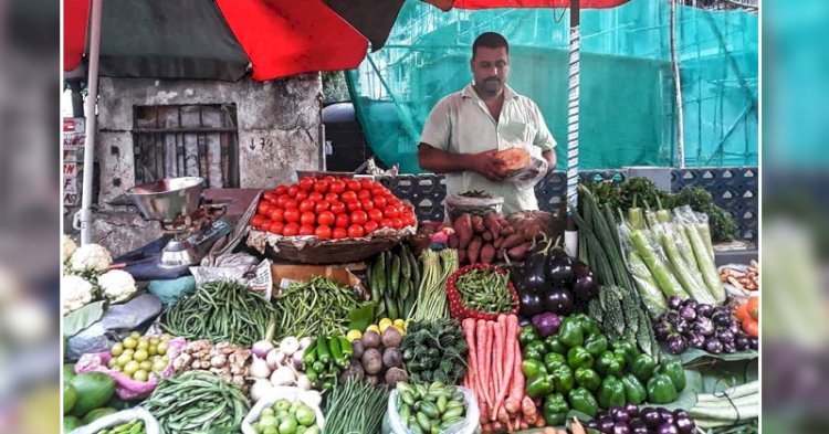 लो जी आ गया रामराज्य, सब्जी से सस्ता हो गया फल