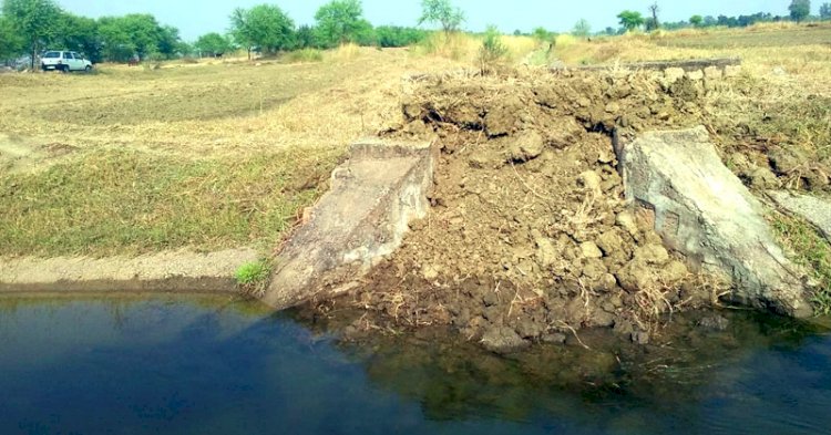 छतरपुर : नहर की माइनर में पूर्व सरपंच ने भर दी मिट्टी, सैकड़ों किसान सिंचाई से वंचित