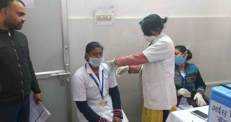 हमीरपुरः कोविड-19 वैक्सीनेशन को लेकर आधा दर्जन स्वास्थ्य केन्द्रों में चला ड्राई रन