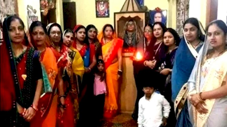 11 बहुओं ने बनवाया अपनी सास का मंदिर, रोजाना करती हैं पूजा-आरती