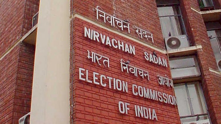 चुनाव आयोग ने बंगाल के पांच अधिकारियों को चुनाव प्रक्रिया से हटाया
