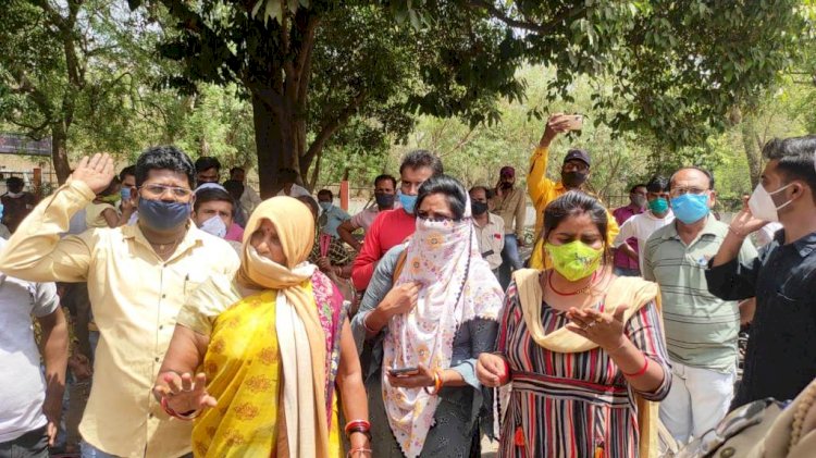 झाँसी: दाँत दर्द पीड़ित मरीज की कोरोना से मौत, परिजन ने लगाया डॉक्टर की लापरवाही से मौत का आरोप