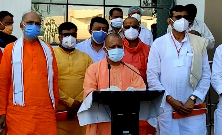 मुख्यमंत्री योगी आदित्यनाथ पहुंचे बाँदा, मेडिकल कॉलेज व कोविड कंट्रोल रूम का किया निरीक्षण