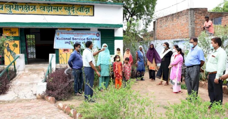 कृषि विश्वविद्यालय द्वारा गांव में कोविड-19 टीकाकरण जागरूकता अभियान