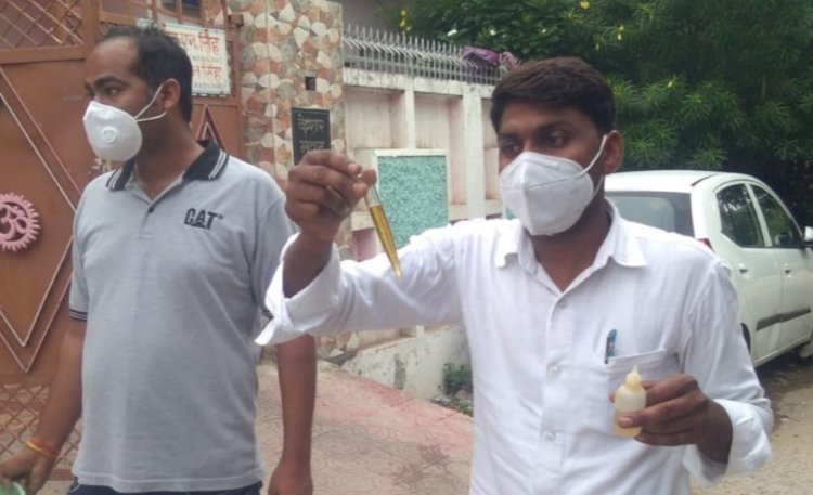 जरैली कोठी मोहल्ले में स्वास्थ्य टीम ने घरों में तलाशे डायरिया मरीज