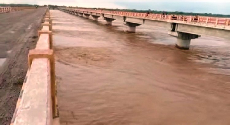 बुंदेलखंड में यमुना, बेतवा और केन में बाढ़ से तबाही शुरू, कई गांव बाढ़ की चपेट में