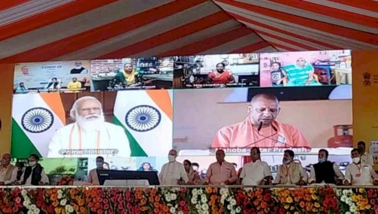 प्रधानमंत्री नरेंद्र मोदी ने उज्ज्वला 2.0 का वीरभूमि महोबा से वर्चुअल शुभारंभ किया