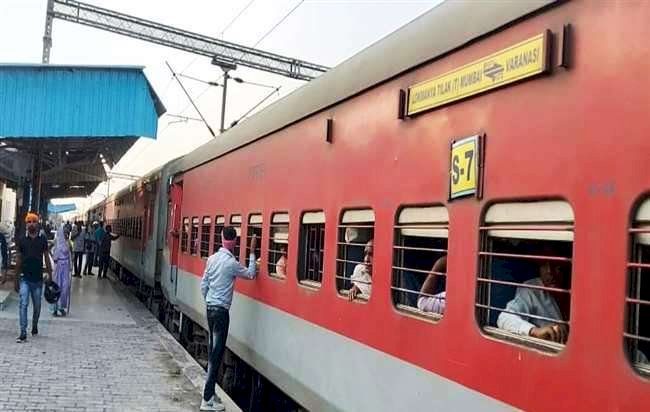 कामायनी एक्सप्रेस के कोच में लगी आग, 25 मिनट खड़ी रही ट्रेन