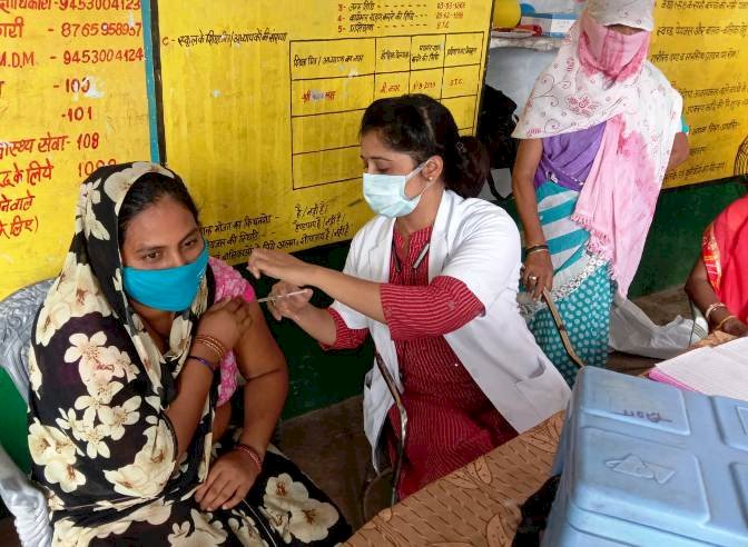 टीकाकरण महाभियान में बुंदेलियों ने दिखाया जोश लक्ष्य के सापेक्ष 105 फीसद हुआ टीकाकरण