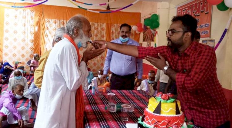 भाजपा विधायक बृजेश प्रजापति ने वृद्ध आश्रम में मनाया अपना जन्मदिन
