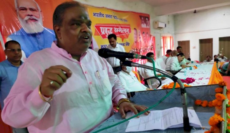 अब गरीब की झोपड़ी पर कब्जा करने वाले के घर में बुलडोजर चलता है : मानवेंद्र सिंह