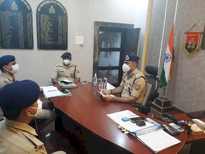 अपराधियों पर निगरानी रखते हुए हो कार्यवाही-पुलिस उपमहानिरीक्षक झाॅसी