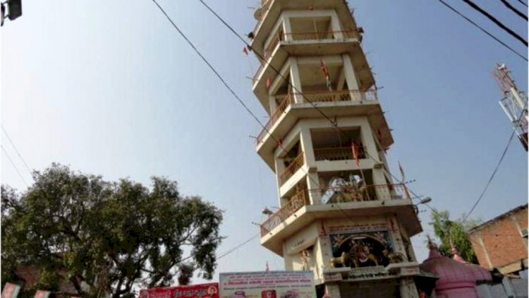 बांदा शहर के प्राचीन मंदिर महेश्वरी देवी से न्यायालय के आदेश पर अतिक्रमण हटाया गया