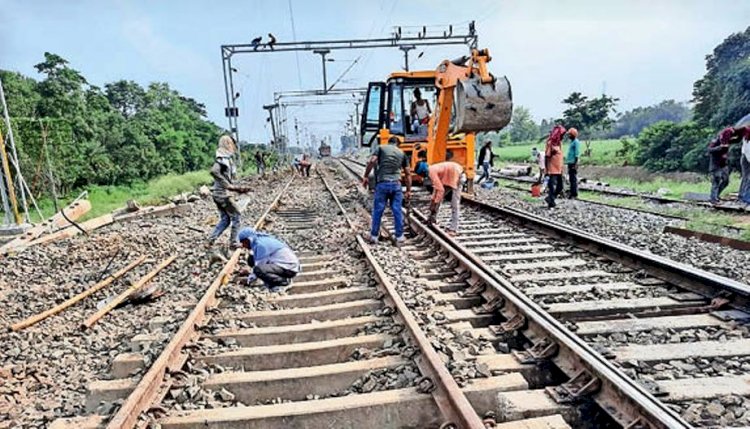 महोबा से झांसी तक किसी भी रेलवे स्टेशन तक दोहरीकरण का काम पूरा नहीं