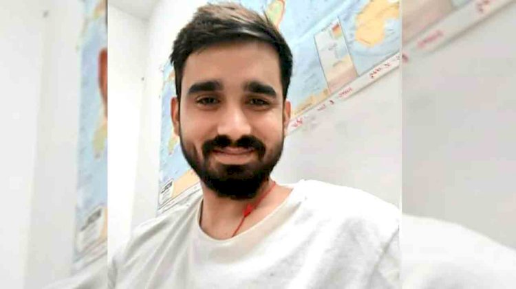 झांसी : मेहनत और लगन से, जल संस्थान के कर्मचारी का पुत्र धीरज बना आईएएस