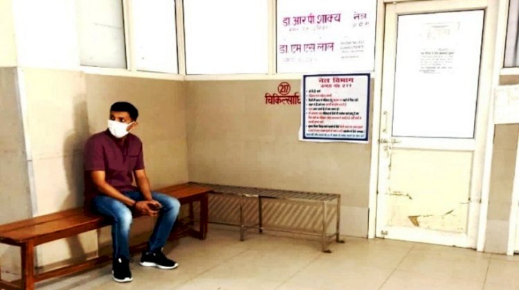 कानपुर जिला अस्पताल में मरीज बनकर पहुंचे जिलाधिकारी, हकीकत देख हो गये परेशान
