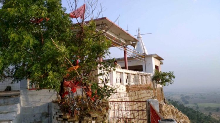 कन्या से विवाह को दो बारातें आ गई, गुस्से में कन्या पहाड़ में समाई, जहां अर्द्धकुंवारी का मंदिर