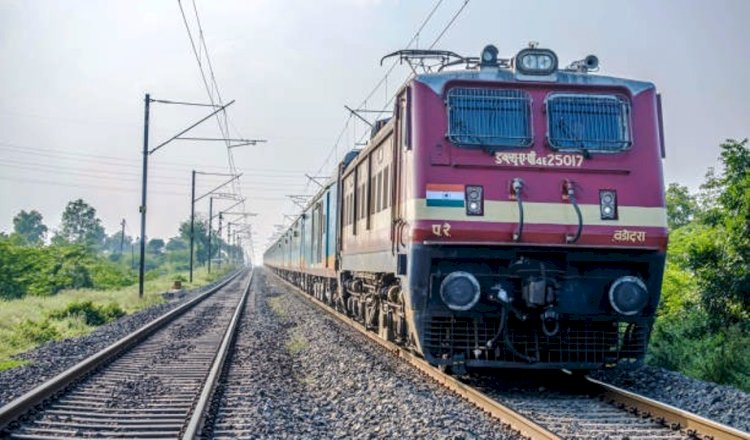 झांसी कानपुर ट्रैक पर रेल पटरी चटकी, 8 घंटे तक प्रभावित रहा ट्रेनों का ट्रैफिक