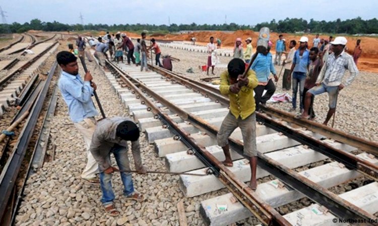 झांसी-मानिकपुर के बीच 310 किलोमीटर रेलवे ट्रैक के दोहरीकरण में मिट्टी बनी गले की फांस