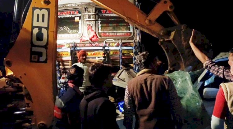 ट्रक और स्कॉर्पियो की भिड़ंत में दंपति सहित चार की मौत, दो गंभीर