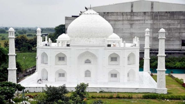 बेपनाह मोहब्बत की नई मिशाल : पत्नी को तोहफे में दिया हूबहू ताज महल