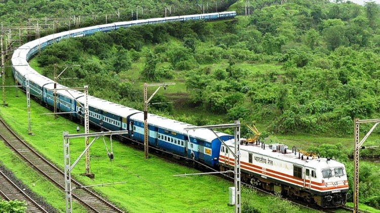 रेलवे ने मुंबई के लिए स्पेशल दो ट्रेनों की सौगात दी, बुंदेलखंड के इन स्टेशनों से होकर गुजरेंगी