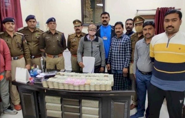 आरपीएफ क्राइम ब्रांच की टीम ने बांदा के सराफा व्यवसायी को 1 करोड़ से ज्यादा नकदी के साथ पकडा