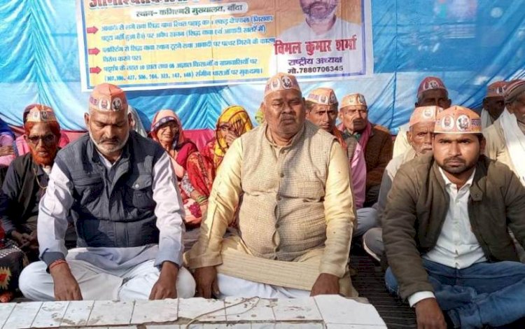 पहाड़ में ब्लास्टिंग से घरों में गिरते है पत्थर, विरोध करने वालों पर दर्ज हुए मुकदमे