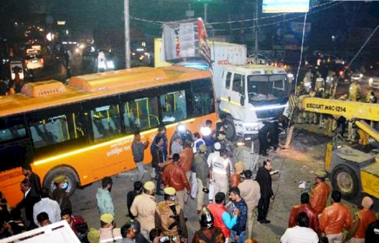 कानपुर में बेकाबू इलेक्ट्रिक बस ने कई वाहनों को रौंदा, पांच की मौत