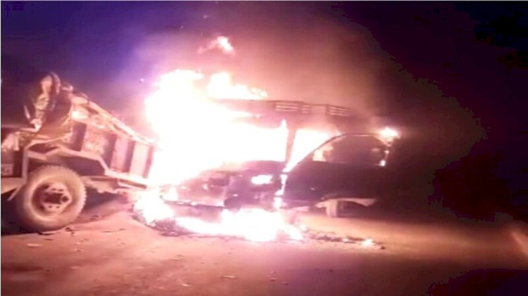 बाँदा : धान से भरे ट्रैक्टर - ट्रॉली से टकराकर लोडर में लगी आग, चालक जिंदा जला