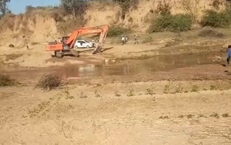पन्ना : उत्तर प्रदेश के रेत माफियाओं का ताण्डव, पूरी रात होता है अवैध उत्खनन