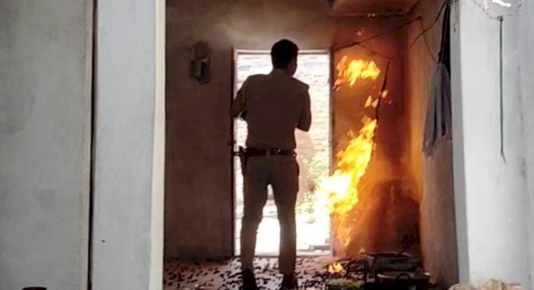 अदम्य साहस से पुलिसकर्मियों ने गैस सिलेंडर में लगी आग पर पाया काबू