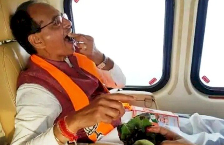 मुख्यमंत्री शिवराज सिंह चौहान ने पन्ना की चाट व कड़ा पान की मिठास का स्वाद लिया