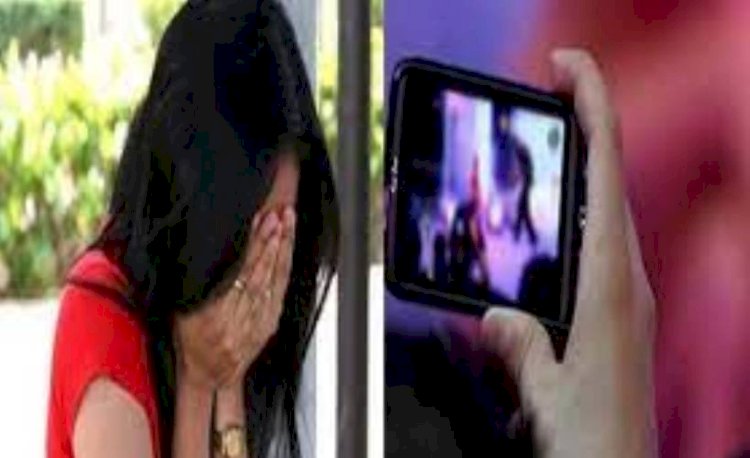 युवती ने नाबालिग लडकी से किया होमोसेक्स, डर्टी पिक्चर भी बना डाली