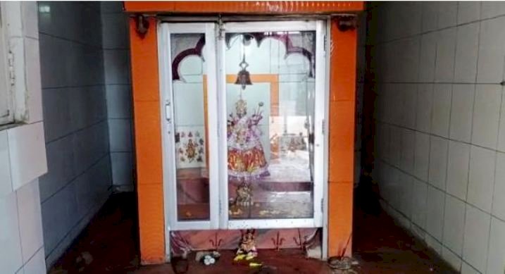 बांदा : चोरों ने बनाया मंदिर को निशाना, देवी मंदिर के 4 पीतल के घंटे चोरी