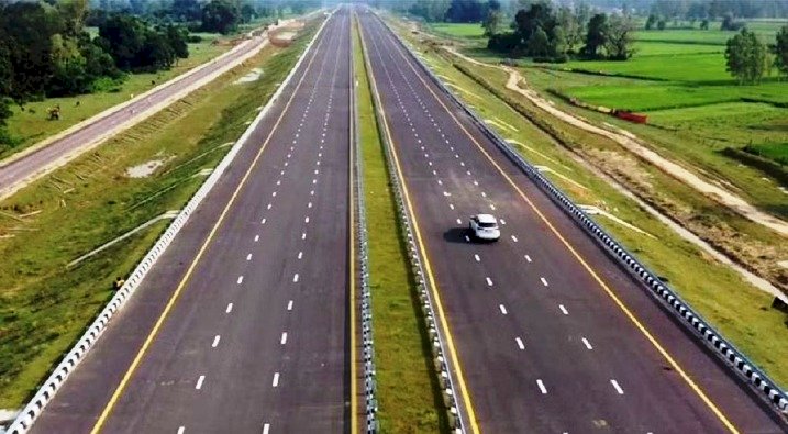 इस एक्सप्रेसवे में 3.5 किमी लंबी हवाई पट्टी बनेगी,जगुआर और मिराज जैसे फाइटर आसानी से लैंड कर सकेंगे