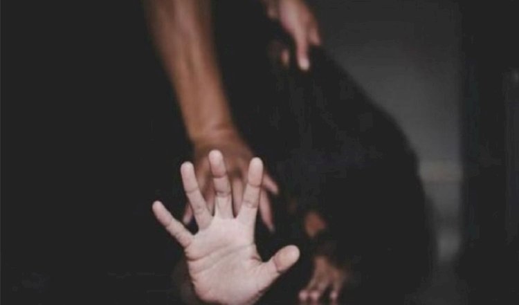 आधा दर्जन युवकों ने कपड़े फाड़कर छात्रा से की दरिंदगी