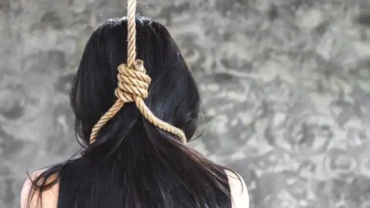 बाँदा : नाजायज संबंधों का खुलासा होने से आहत छात्रा ने फांसी लगाकर आत्महत्या की