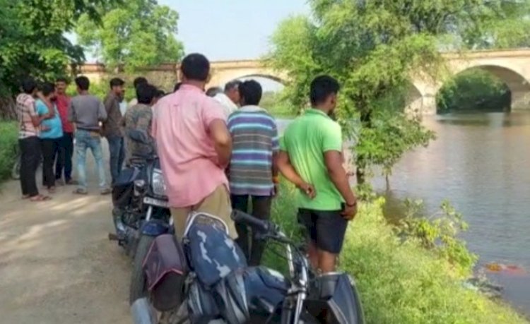 झाँसी : भूसे के बोरे में नदी में उतराती मिली युवती की लाश, शिनाख्त में जुटी पुलिस